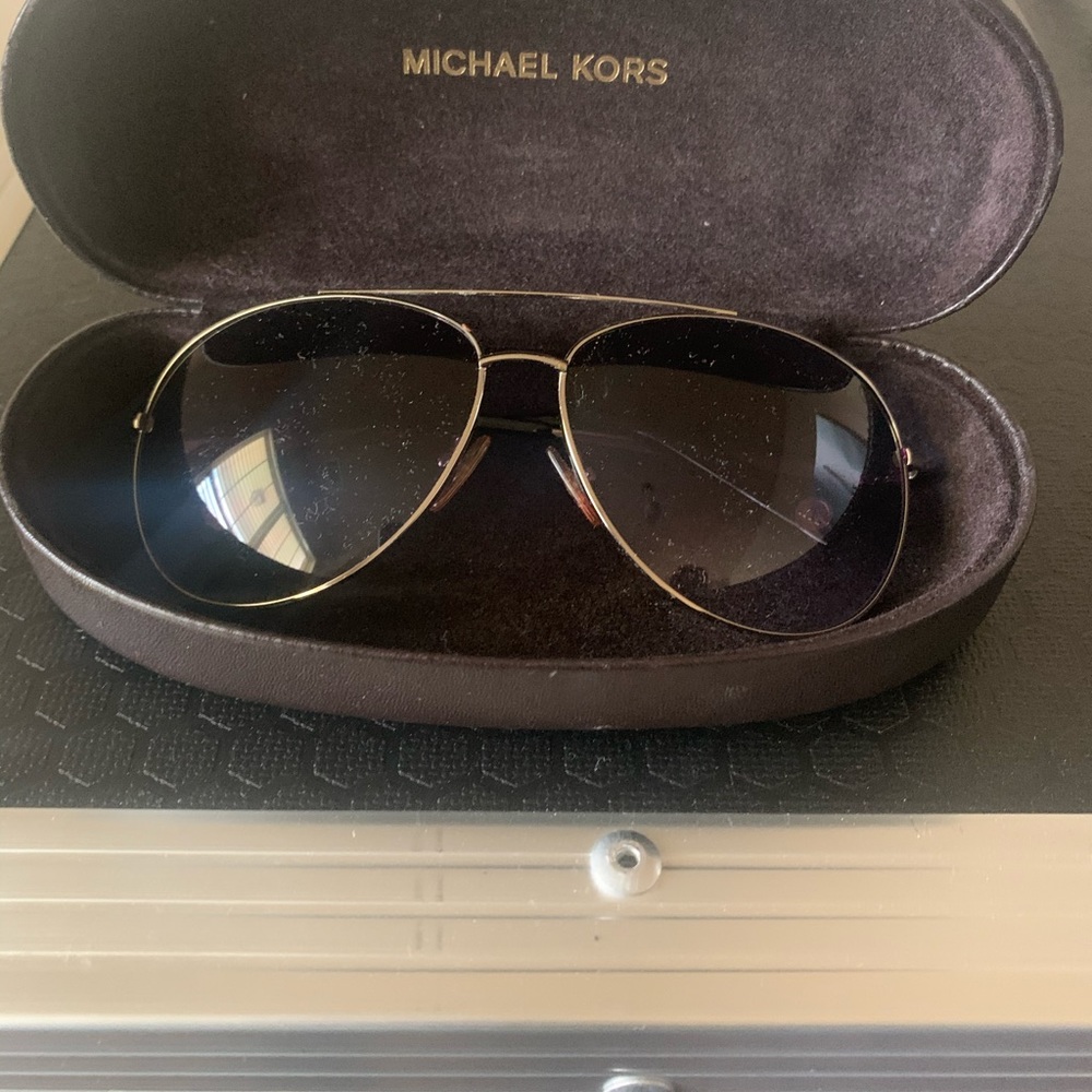 Michael Kors - Picture 3 of 4